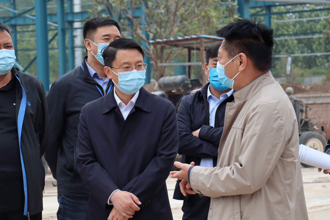  臨潁縣縣委副書(shū)記、縣長(zhǎng)李俊偉一行到豫中新材料調(diào)研